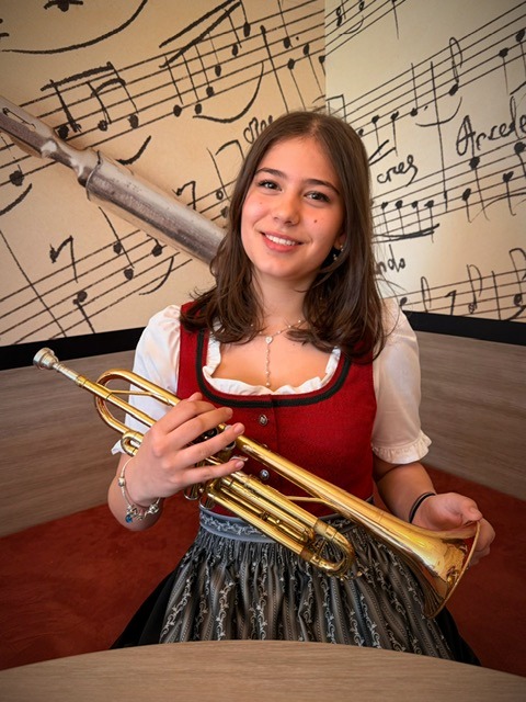 Elena Schiefer